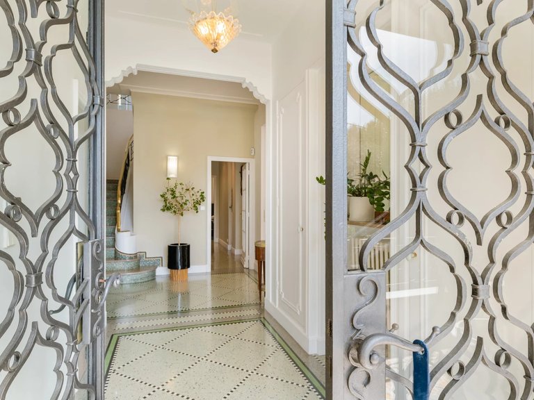 Villa for Sale in Nice, Nice Area 4