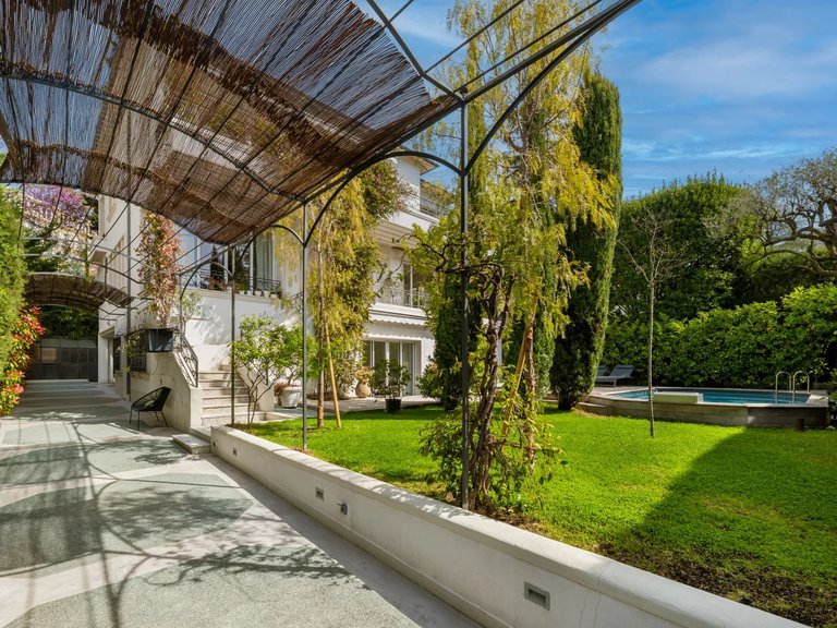 Villa for Sale in Nice, Nice Area 6