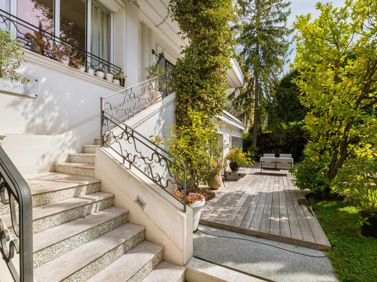 Villa for Sale in Nice, Nice Area 7