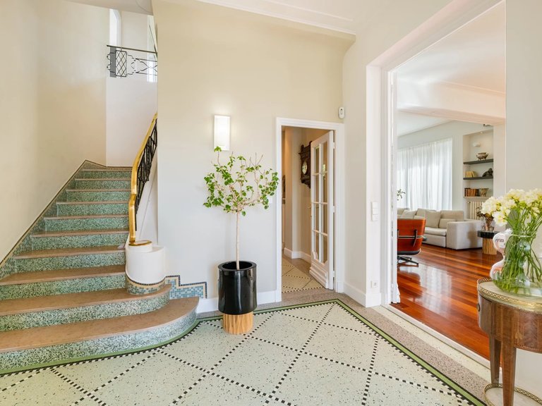 Villa for Sale in Nice, Nice Area 8