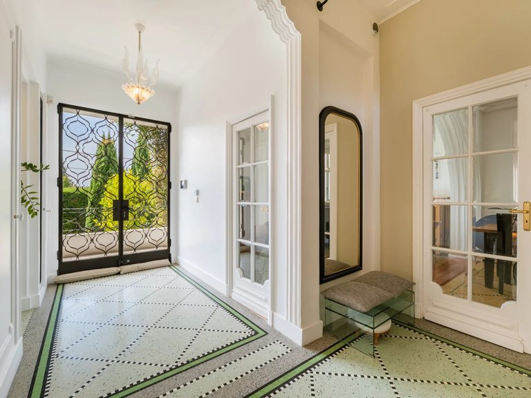 Villa for Sale in Nice, Nice Area 9