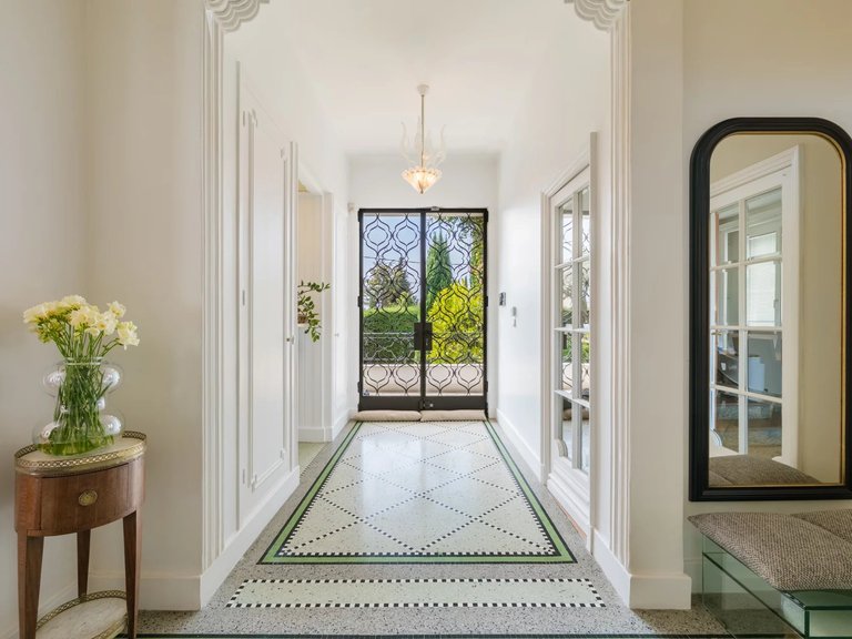 Villa for Sale in Nice, Nice Area 10