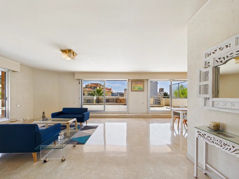 Apartment for Sale in Cannes, Cannes Area 8