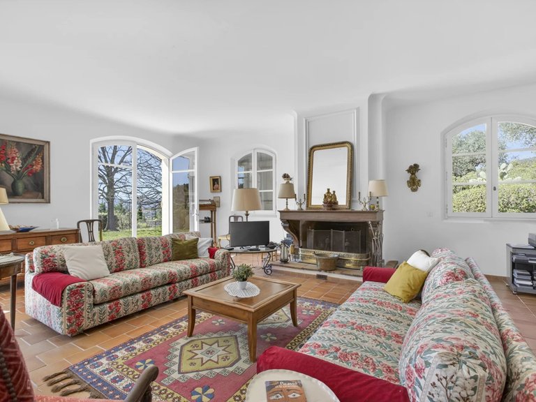 Villa for Sale in Grasse, Mougins, Valbonne, Grasse Area 4