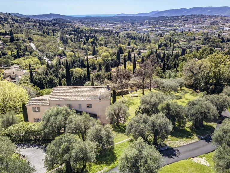 Villa for Sale in Grasse, Mougins, Valbonne, Grasse Area 8