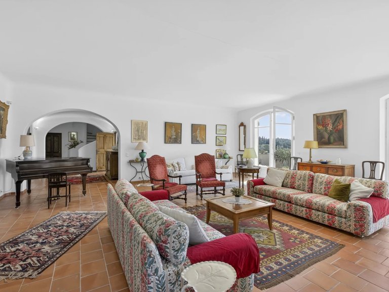 Villa for Sale in Grasse, Mougins, Valbonne, Grasse Area 9