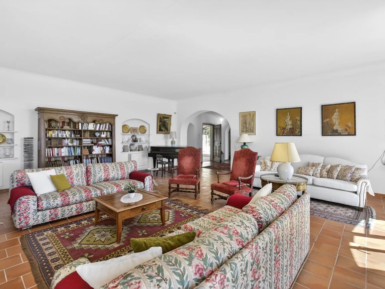 Villa for Sale in Grasse, Mougins, Valbonne, Grasse Area 10