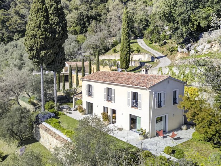 Villa for Sale in Cabris, Mougins, Valbonne, Grasse Area 2