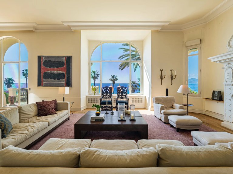 Villa for Sale in Cannes, Cannes Area 1