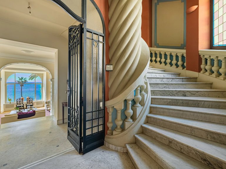Villa for Sale in Cannes, Cannes Area 11