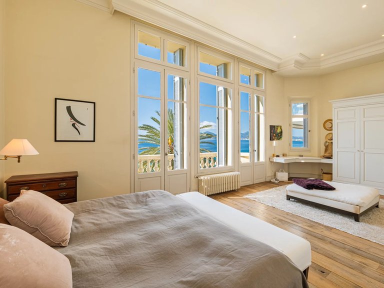 Villa for Sale in Cannes, Cannes Area 16