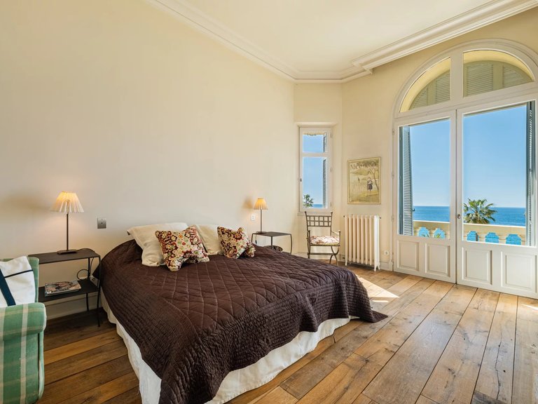 Villa for Sale in Cannes, Cannes Area 18