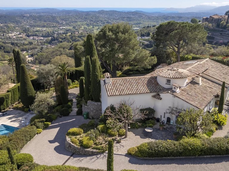 Villa for Sale in Chateauneuf Grasse, Mougins, Valbonne, Grasse Area 1