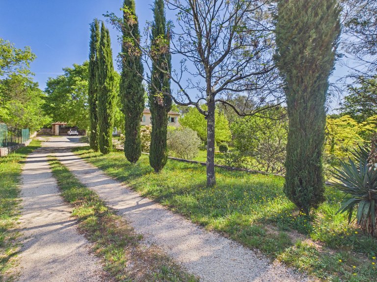 Villa for Sale in Fayence, Var Countryside (fayence, Lorgues, Cotignac) 2