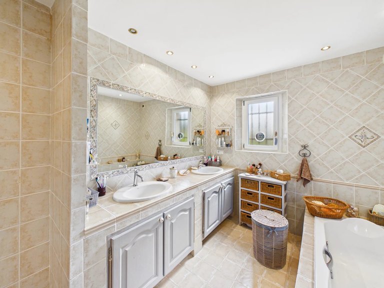 Villa for Sale in Fayence, Var Countryside (fayence, Lorgues, Cotignac) 13