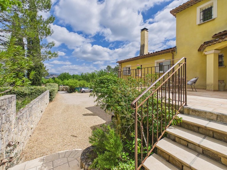 Villa for Sale in Fayence, Var Countryside (fayence, Lorgues, Cotignac) 16