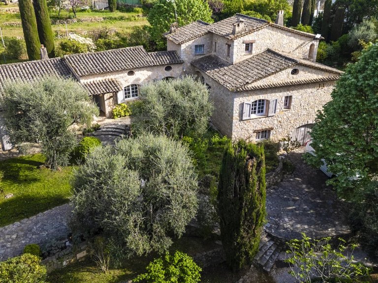 Villa for Sale in Grasse, Mougins, Valbonne, Grasse Area 1