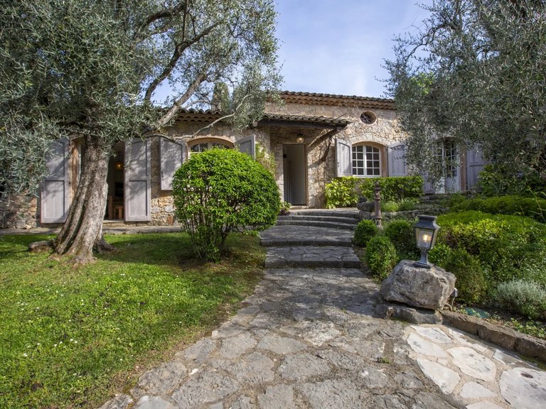 Villa for Sale in Grasse, Mougins, Valbonne, Grasse Area 12