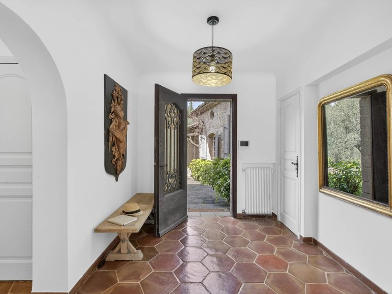 Villa for Sale in Grasse, Mougins, Valbonne, Grasse Area 17