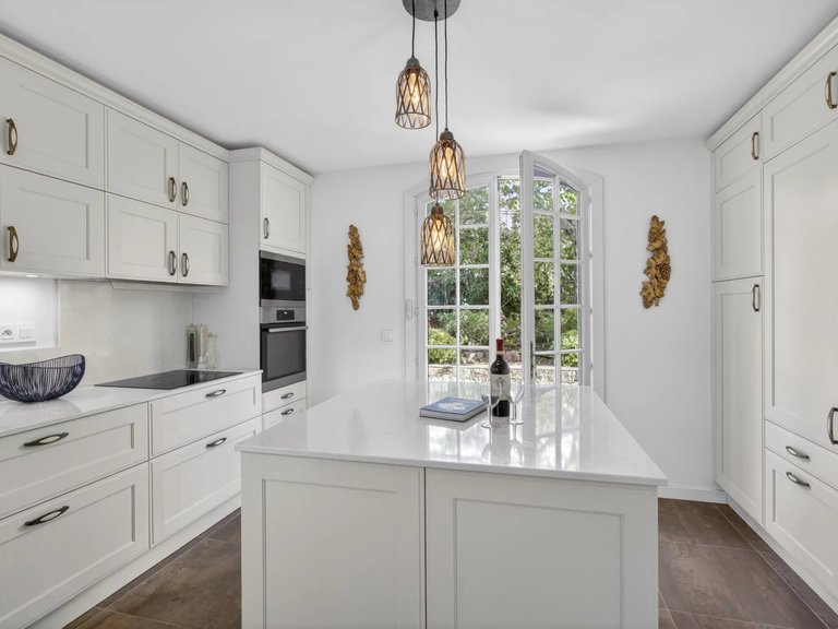 Villa for Sale in Grasse, Mougins, Valbonne, Grasse Area 19