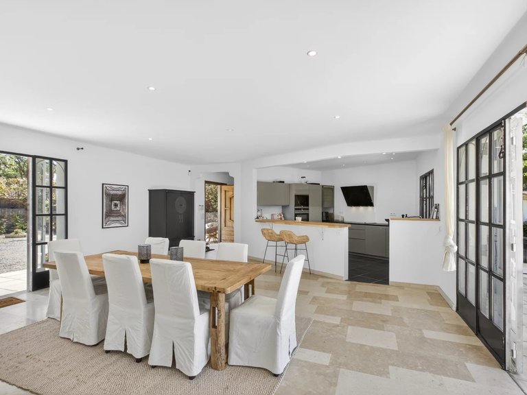 Villa for Sale in Chateauneuf Grasse, Mougins, Valbonne, Grasse Area 10