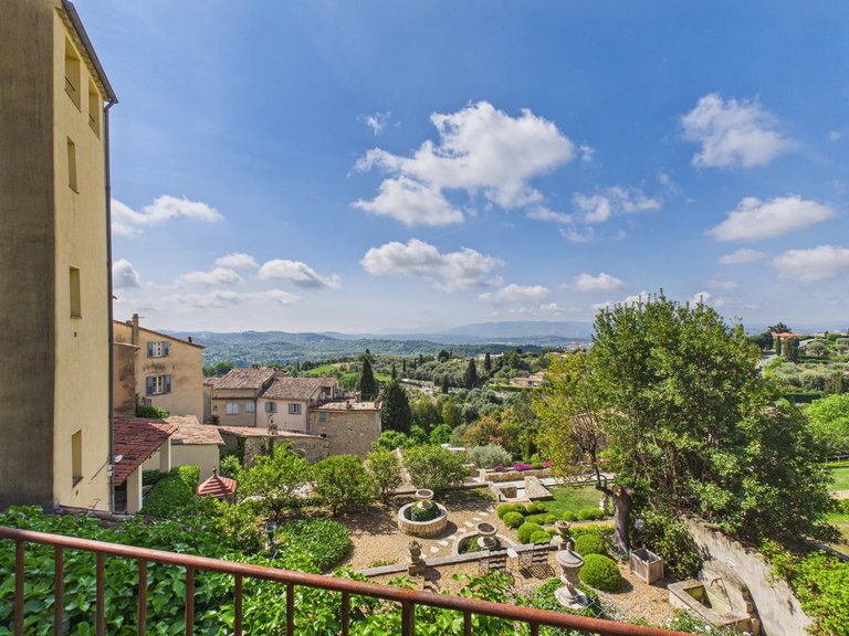 Villa for Sale in Chateauneuf Grasse, Mougins, Valbonne, Grasse Area 1