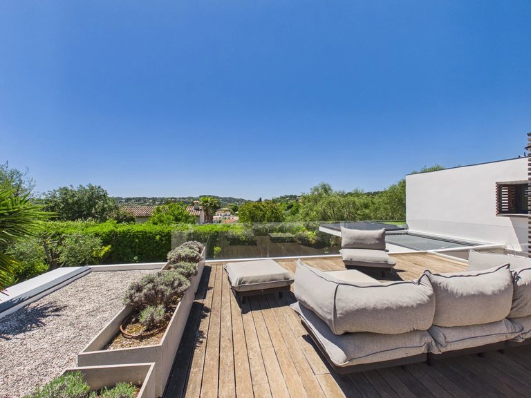 Villa for Sale in Valbonne, Mougins, Valbonne, Grasse Area 17