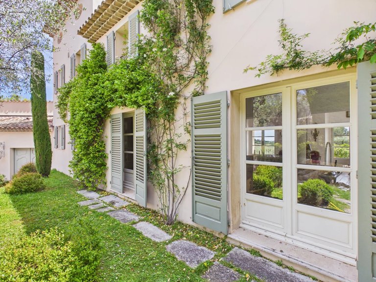 Villa for Sale in Chateauneuf Grasse, Mougins, Valbonne, Grasse Area 1