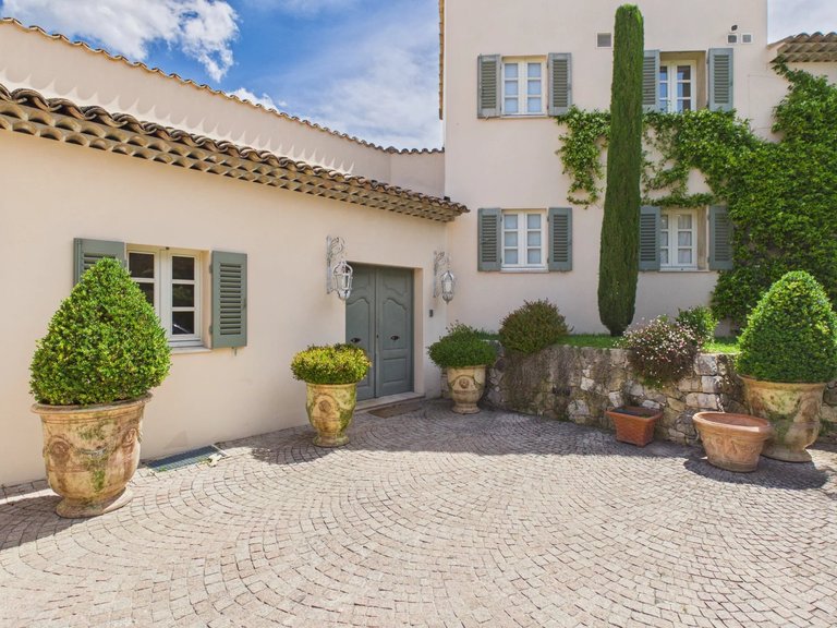 Villa for Sale in Chateauneuf Grasse, Mougins, Valbonne, Grasse Area 19