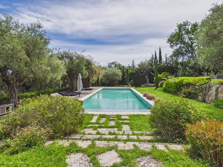 Villa for Sale in Chateauneuf Grasse, Mougins, Valbonne, Grasse Area 3