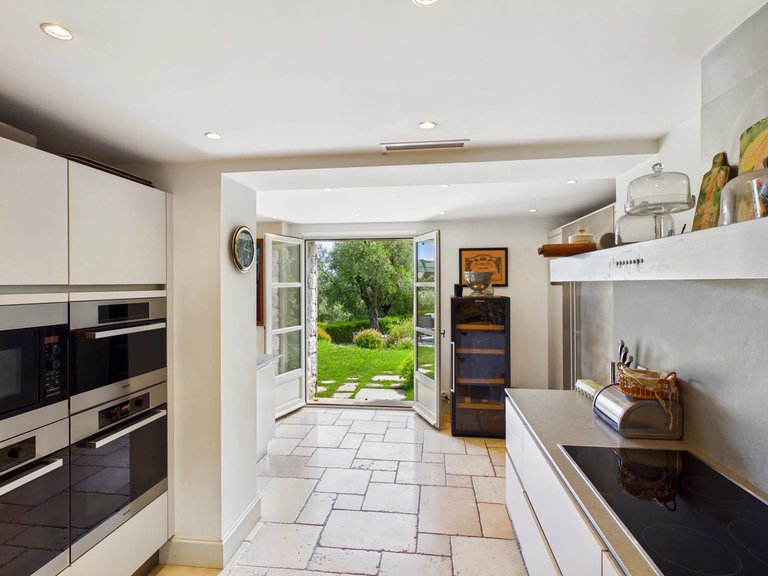 Villa for Sale in Chateauneuf Grasse, Mougins, Valbonne, Grasse Area 10