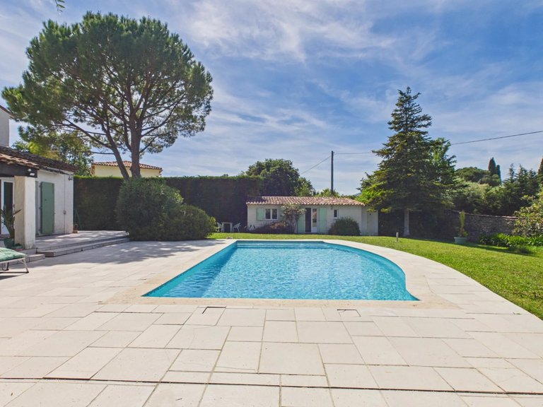 Villa for Sale in Le Rouret, Mougins, Valbonne, Grasse Area 13