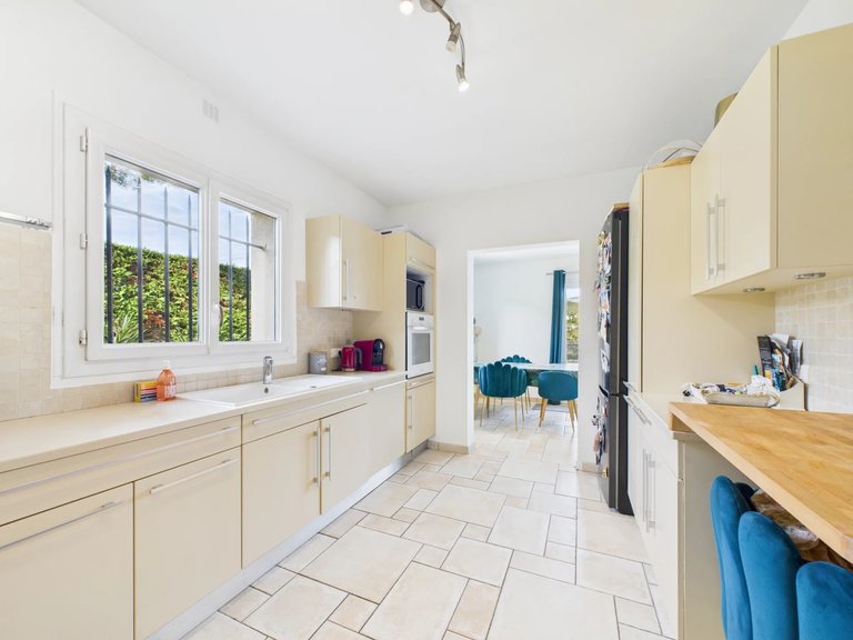 Villa for Sale in Le Rouret, Mougins, Valbonne, Grasse Area 5