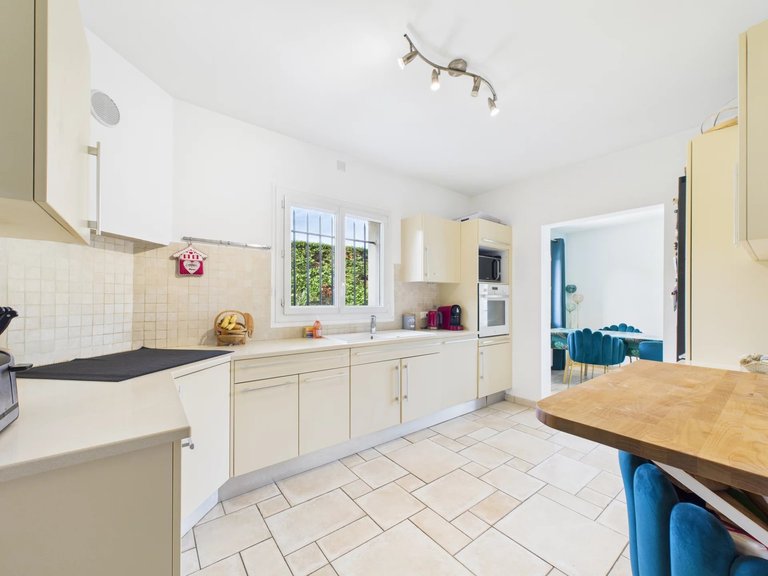 Villa for Sale in Le Rouret, Mougins, Valbonne, Grasse Area 10
