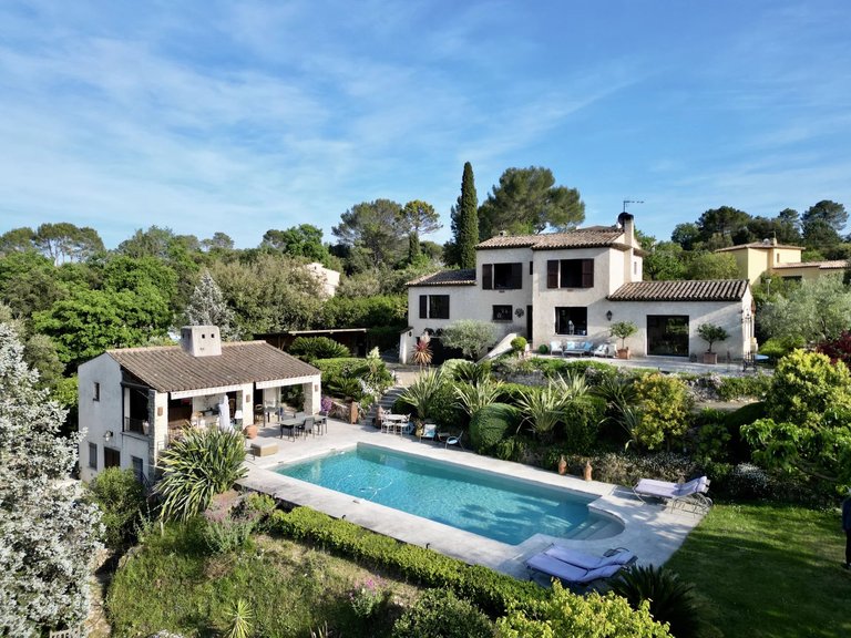 Villa for Sale in Valbonne, Mougins, Valbonne, Grasse Area 1
