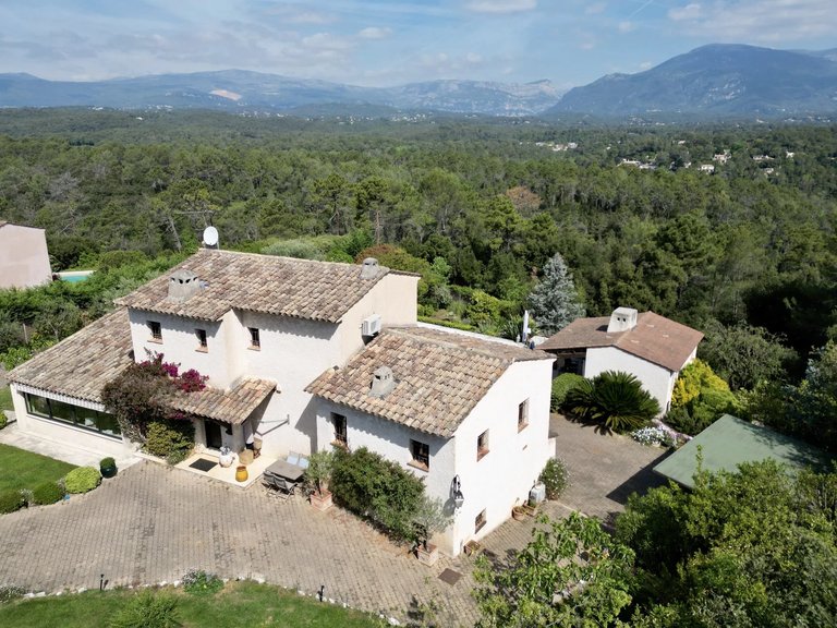 Villa for Sale in Valbonne, Mougins, Valbonne, Grasse Area 9