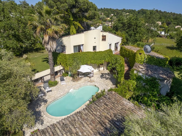Villa for Sale in Vence, Vence, St. Paul Area 1