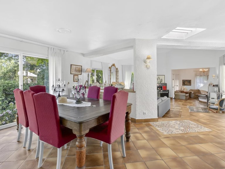 Villa for Sale in Vence, Vence, St. Paul Area 2