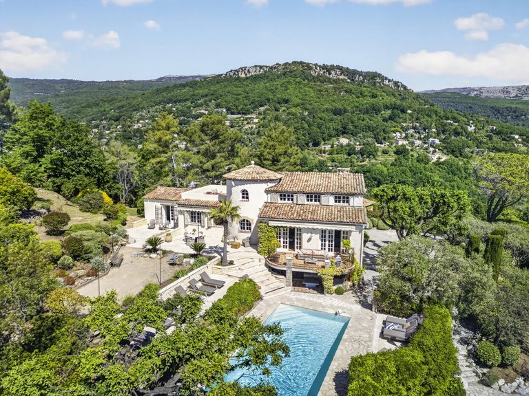 Villa for Sale in Chateauneuf Grasse, Mougins, Valbonne, Grasse Area 1