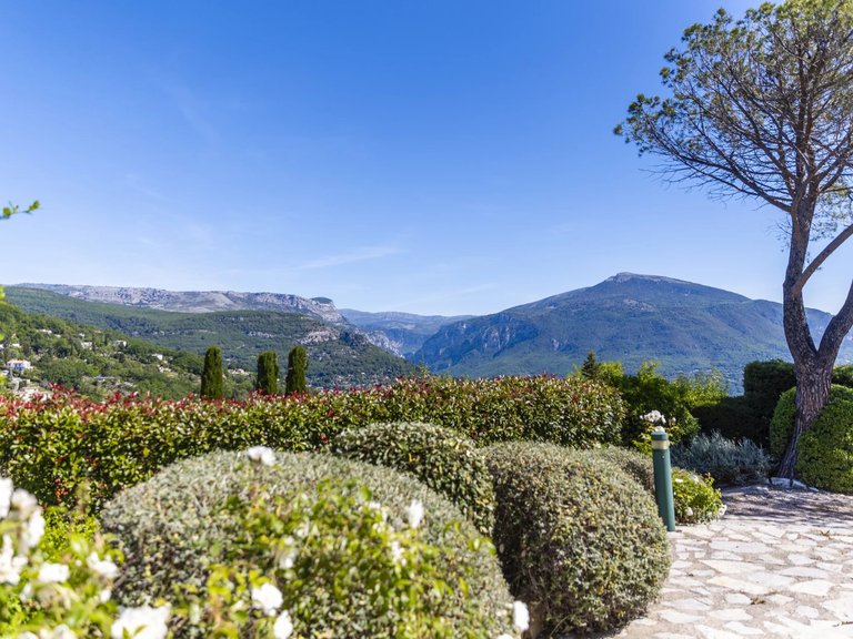 Villa for Sale in Chateauneuf Grasse, Mougins, Valbonne, Grasse Area 11