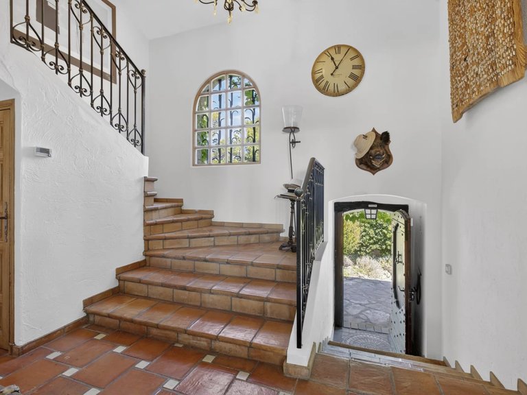 Villa for Sale in Chateauneuf Grasse, Mougins, Valbonne, Grasse Area 17