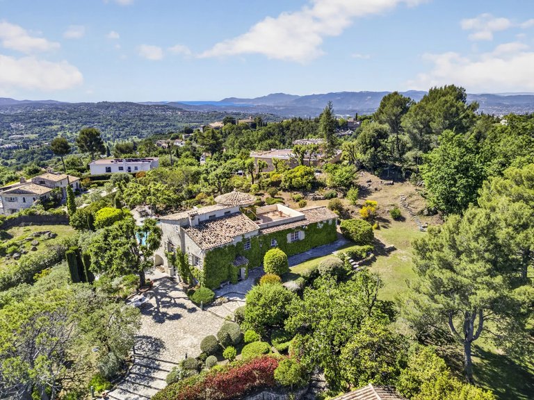 Villa for Sale in Chateauneuf Grasse, Mougins, Valbonne, Grasse Area 3