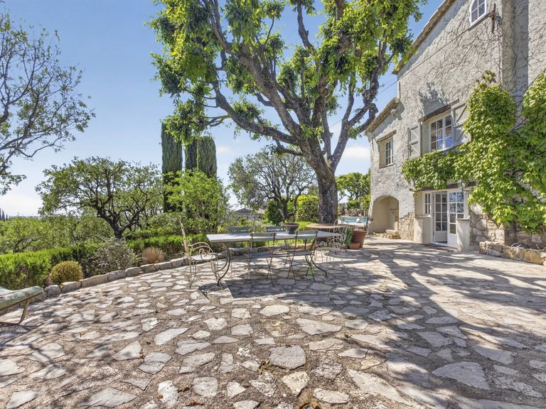 Villa for Sale in Chateauneuf Grasse, Mougins, Valbonne, Grasse Area 9