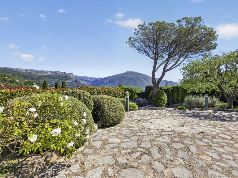 Villa for Sale in Chateauneuf Grasse, Mougins, Valbonne, Grasse Area 10