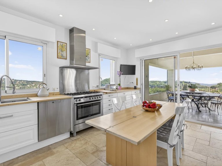 Villa for Sale in Chateauneuf Grasse, Mougins, Valbonne, Grasse Area 15