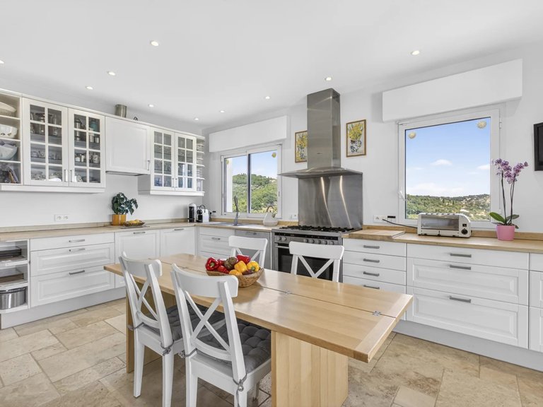 Villa for Sale in Chateauneuf Grasse, Mougins, Valbonne, Grasse Area 16