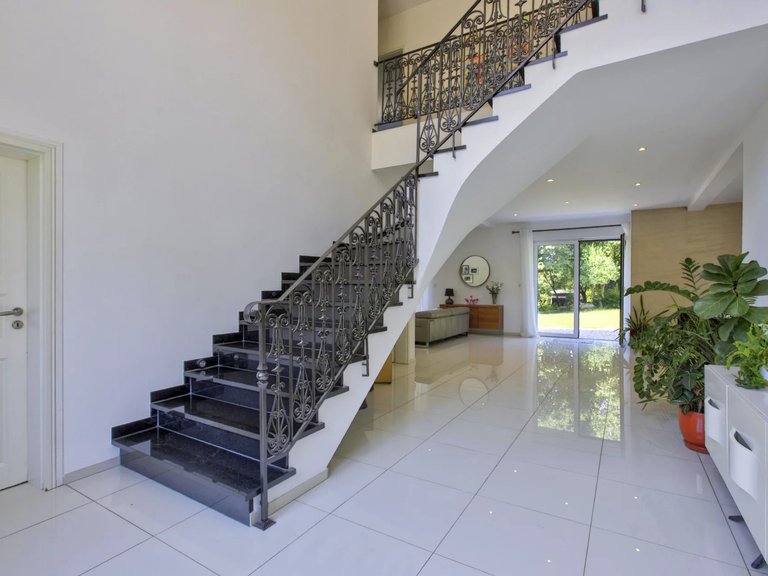 Villa for Sale in Valbonne, Mougins, Valbonne, Grasse Area 11