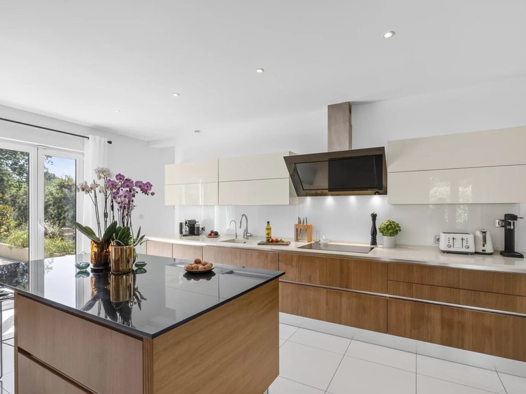 Villa for Sale in Valbonne, Mougins, Valbonne, Grasse Area 16