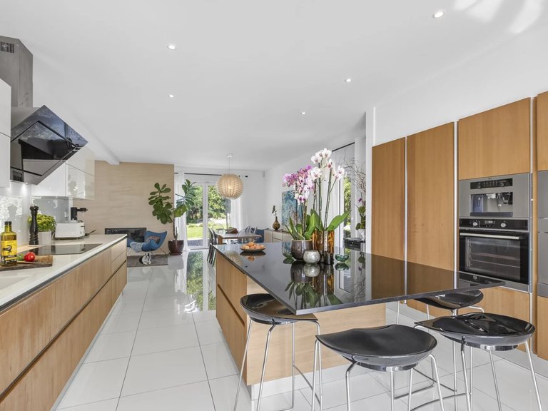 Villa for Sale in Valbonne, Mougins, Valbonne, Grasse Area 17