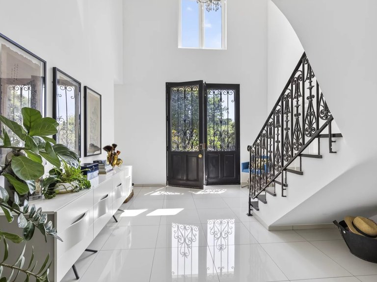 Villa for Sale in Valbonne, Mougins, Valbonne, Grasse Area 10